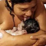 Doğumda bebeğin vajinayı yalayarak çıkması